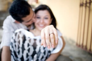 couple-with-engagement-ring_jjyiyt