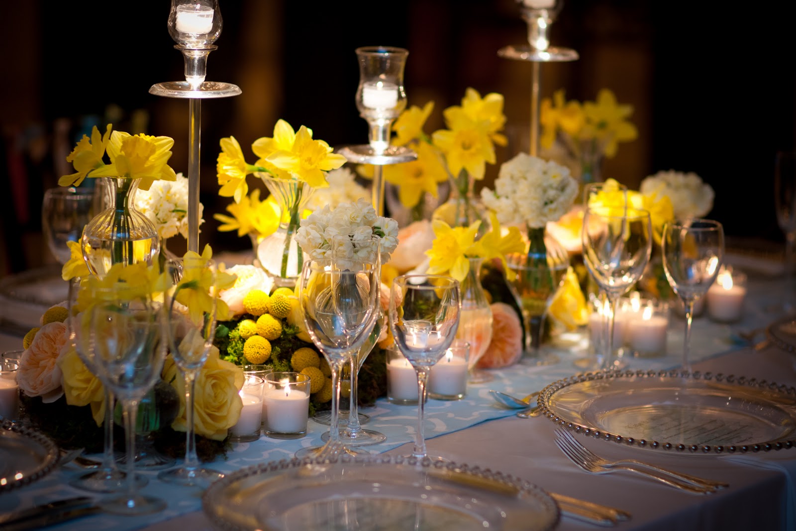 decoratiune de masa cu narcise