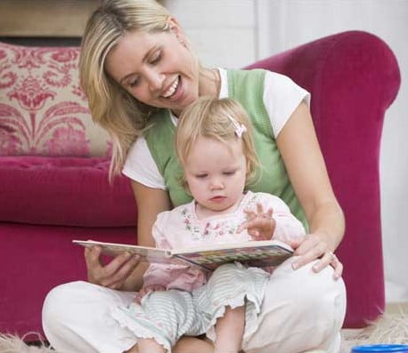 mama casnica cu copilul