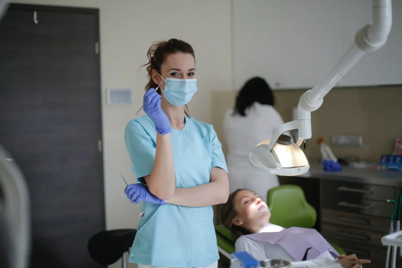 implant dentar preturi