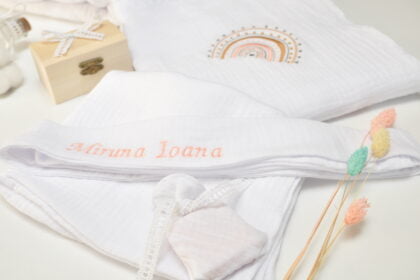 Cum pregătești trusoul de botez pentru biserică