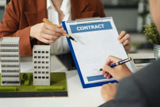 Contractul de vânzare-cumpărare al unui apartament. Ghid pentru cumpărători