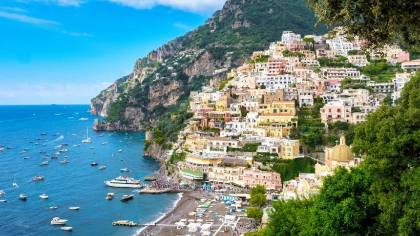 Vedere panoramică a Coastei Amalfi