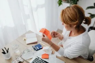Șapte semne că ai nevoie de mai mult control asupra finanțelor tale